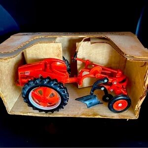 Vintage Allis-Chalmers 1948 “G” Tractor with Plow – 1/16 Scale Diecast – In Box